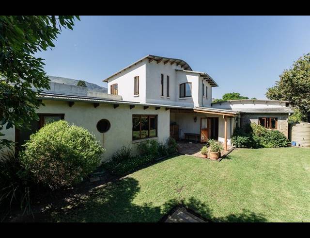 3 BEDROOM HOUSE FOR SALE IN CHAPMANS PEAK
